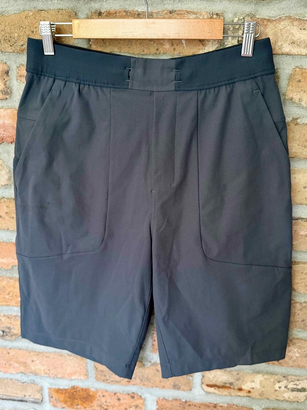Lululemon Men's Black Stretch Performance Shorts Size Med